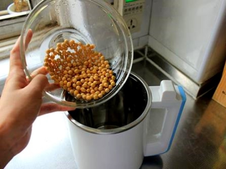 豆浆机属于比较常用的家用电器产品